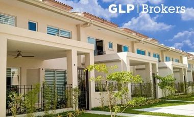 Casas en Santa María | ¡NUEVA! Townhome en THE RESERVE