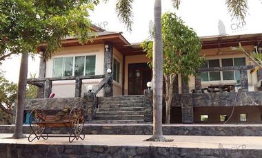 Single house for sale, spacious area, next to the main road, 271 sq m, near government agencies.