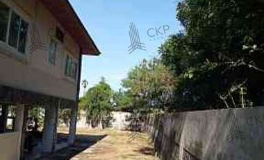 Single house for sale, spacious area, next to the main road, 271 sq m, near government agencies.