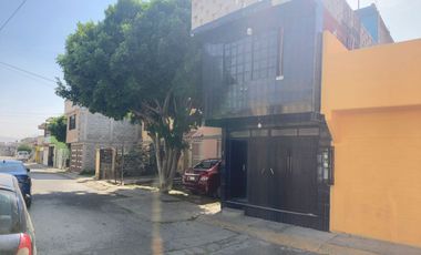 Venta de Casa de 3 Recamaras, 2 Niveles, Ubicado en SARE Chicoloapan en $920,000