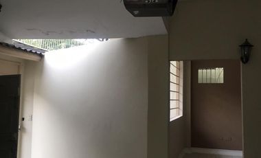CASA EN ALQUILER CON USO DE SUELO COMERCIAL EN KENNEDY NORTE
