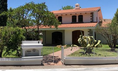 CASA EN VENTA EN LAS CAÑADAS