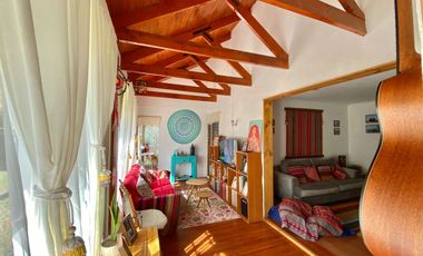 Se vende solida y amplia casa en Sagrada Familia, 5 piezas 2 baños, Curicó