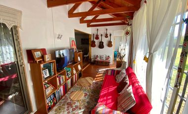 Se vende solida y amplia casa en Sagrada Familia, 5 piezas 2 baños, Curicó