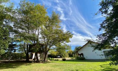 Se vende solida y amplia casa en Sagrada Familia, 5 piezas 2 baños, Curicó