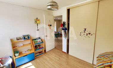 Hermosa casa con gran terreno en Altos del Parque, Peñalolén