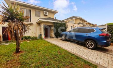 Hermosa casa con gran terreno en Altos del Parque, Peñalolén