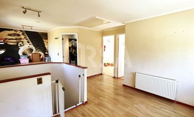 Hermosa casa con gran terreno en Altos del Parque, Peñalolén