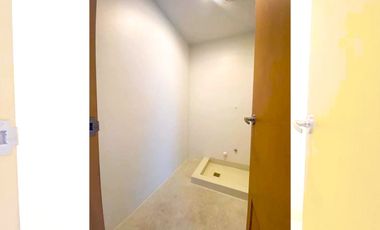 BARE 4-BEDROOM UNIT WITH BALCONY FOR SALE/RENT IN MADISON PARK WEST