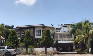 House & Lot with 5 doors commercial, 6 doors apartment and a vacant lot