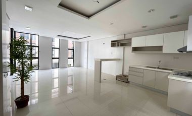 Quezon City Townhouse 4BR 3carpark inside subdiv nr LungCntr