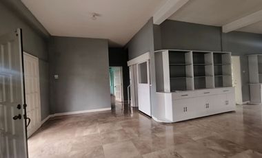 House FOR SALE in Kingswood Village Minglanilla Cebu