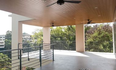 5 Bedroom House in Maria Luisa Banilad