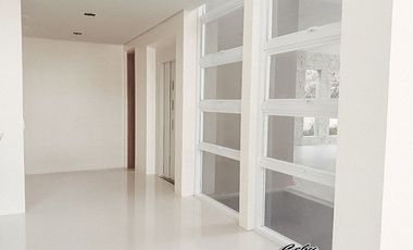 5 Bedroom House in Maria Luisa Banilad