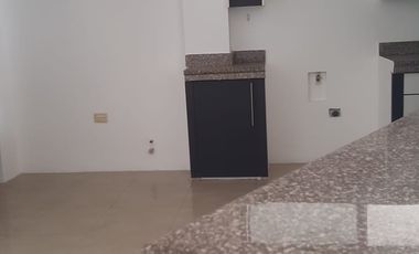 Alquiler departamento en planta baja ubicado en Santa Cecilia (J Luna)