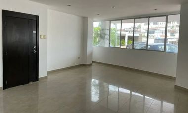 Alquiler departamento en planta baja ubicado en Santa Cecilia (J Luna)