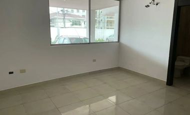 Alquiler departamento en planta baja ubicado en Santa Cecilia (J Luna)