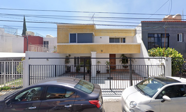 Casa en Venta en Santiago de Querétaro. Remate Bancario.
