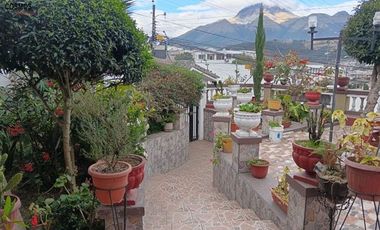 Casa de venta en Otavalo en la ciudadela 31 de Octubre, 3 departamentos, 600 m2