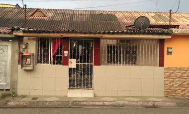 Casa en Venta en Las Orquídeas, 4 dormitorios, algunas cuadras Avenida Francisco de Orellana, cerca Mucho Lote, Urb. Altos Norte, Norte Guayaquil.