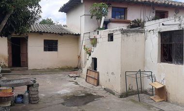 CHECA, vendo terreno 800m, con casa y local comercial, servicios básicos