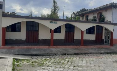 CHECA, vendo terreno 800m, con casa y local comercial, servicios básicos