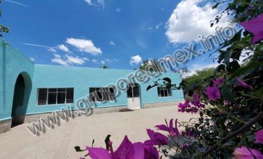 Casa con uso de suelo comercial 1900m2T y 360m2C El Sauz Pedro Escobedo