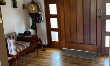 Villa en venta con 428m2T Calle Los Álamos y Av. Ordóñez Lasso