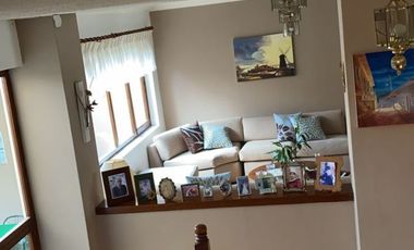 Villa en venta con 428m2T Calle Los Álamos y Av. Ordóñez Lasso