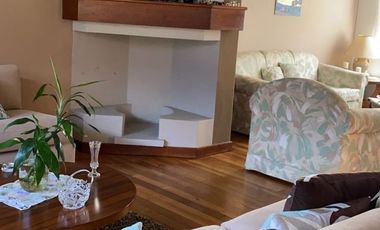 Villa en venta con 428m2T Calle Los Álamos y Av. Ordóñez Lasso