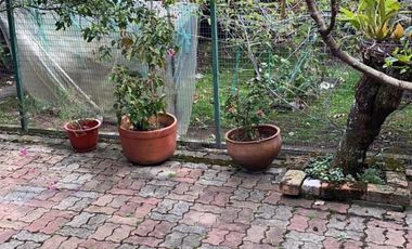 Villa en venta con 428m2T Calle Los Álamos y Av. Ordóñez Lasso