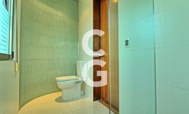 Casa en Venta en Cancun en Residencial Lagos del Sol Frente al Lago con 6 Rec