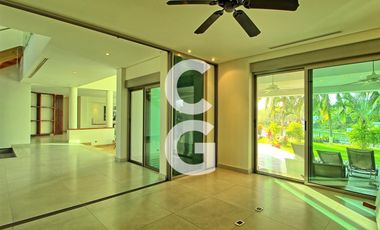 Casa en Venta en Cancun en Residencial Lagos del Sol Frente al Lago con 6 Rec