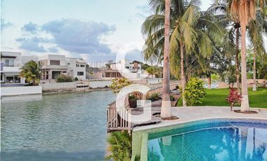 Casa en Venta en Cancun en Residencial Lagos del Sol Frente al Lago con 6 Rec