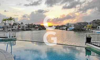 Casa en Venta en Cancun en Residencial Lagos del Sol Frente al Lago con 6 Rec