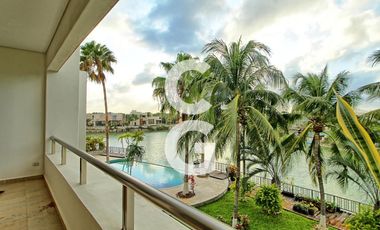 Casa en Venta en Cancun en Residencial Lagos del Sol Frente al Lago con 6 Rec