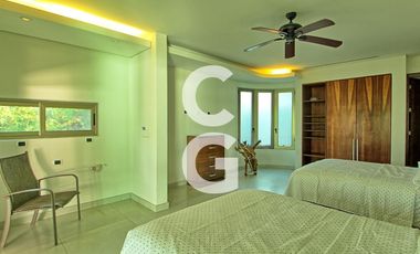 Casa en Venta en Cancun en Residencial Lagos del Sol Frente al Lago con 6 Rec