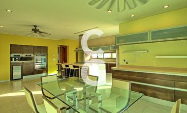 Casa en Venta en Cancun en Residencial Lagos del Sol Frente al Lago con 6 Rec