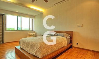 Casa en Venta en Cancun en Residencial Lagos del Sol Frente al Lago con 6 Rec