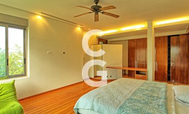 Casa en Venta en Cancun en Residencial Lagos del Sol Frente al Lago con 6 Rec