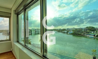 Casa en Venta en Cancun en Residencial Lagos del Sol Frente al Lago con 6 Rec