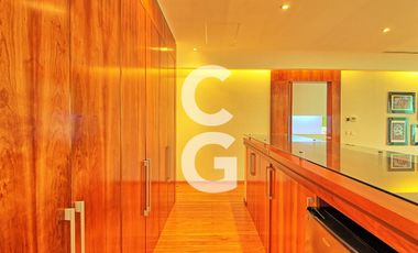 Casa en Venta en Cancun en Residencial Lagos del Sol Frente al Lago con 6 Rec