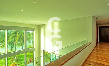 Casa en Venta en Cancun en Residencial Lagos del Sol Frente al Lago con 6 Rec