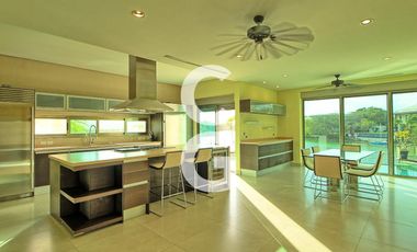 Casa en Venta en Cancun en Residencial Lagos del Sol Frente al Lago con 6 Rec