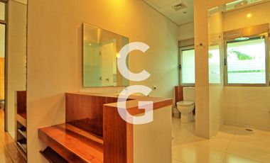 Casa en Venta en Cancun en Residencial Lagos del Sol Frente al Lago con 6 Rec