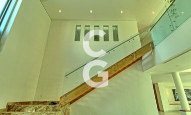 Casa en Venta en Cancun en Residencial Lagos del Sol Frente al Lago con 6 Rec