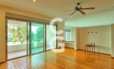 Casa en Venta en Cancun en Residencial Lagos del Sol Frente al Lago con 6 Rec