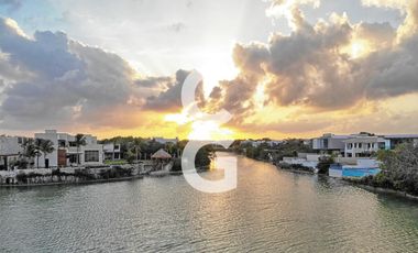 Casa en Venta en Cancun en Residencial Lagos del Sol Frente al Lago con 6 Rec