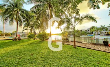Casa en Venta en Cancun en Residencial Lagos del Sol Frente al Lago con 6 Rec