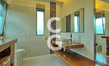 Casa en Venta en Cancun en Residencial Lagos del Sol Frente al Lago con 6 Rec